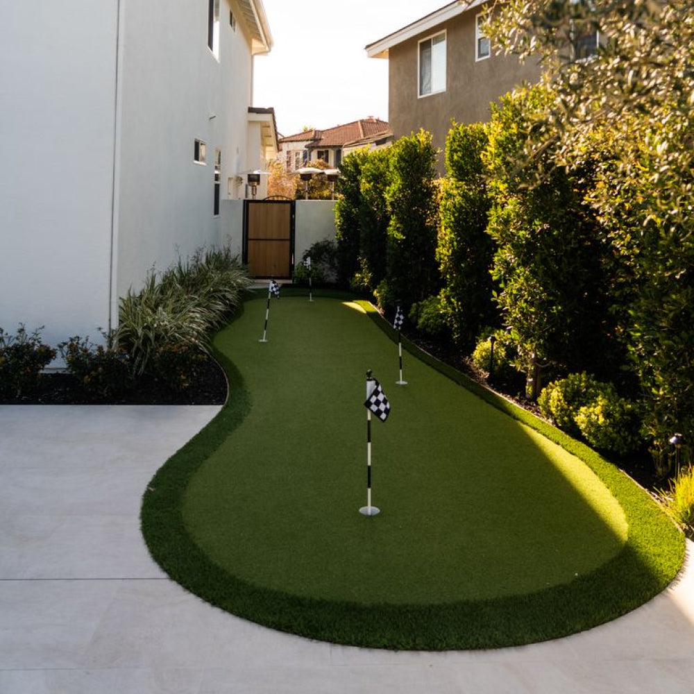 Backyard putting artificial grass with a flag and flags in a residential area