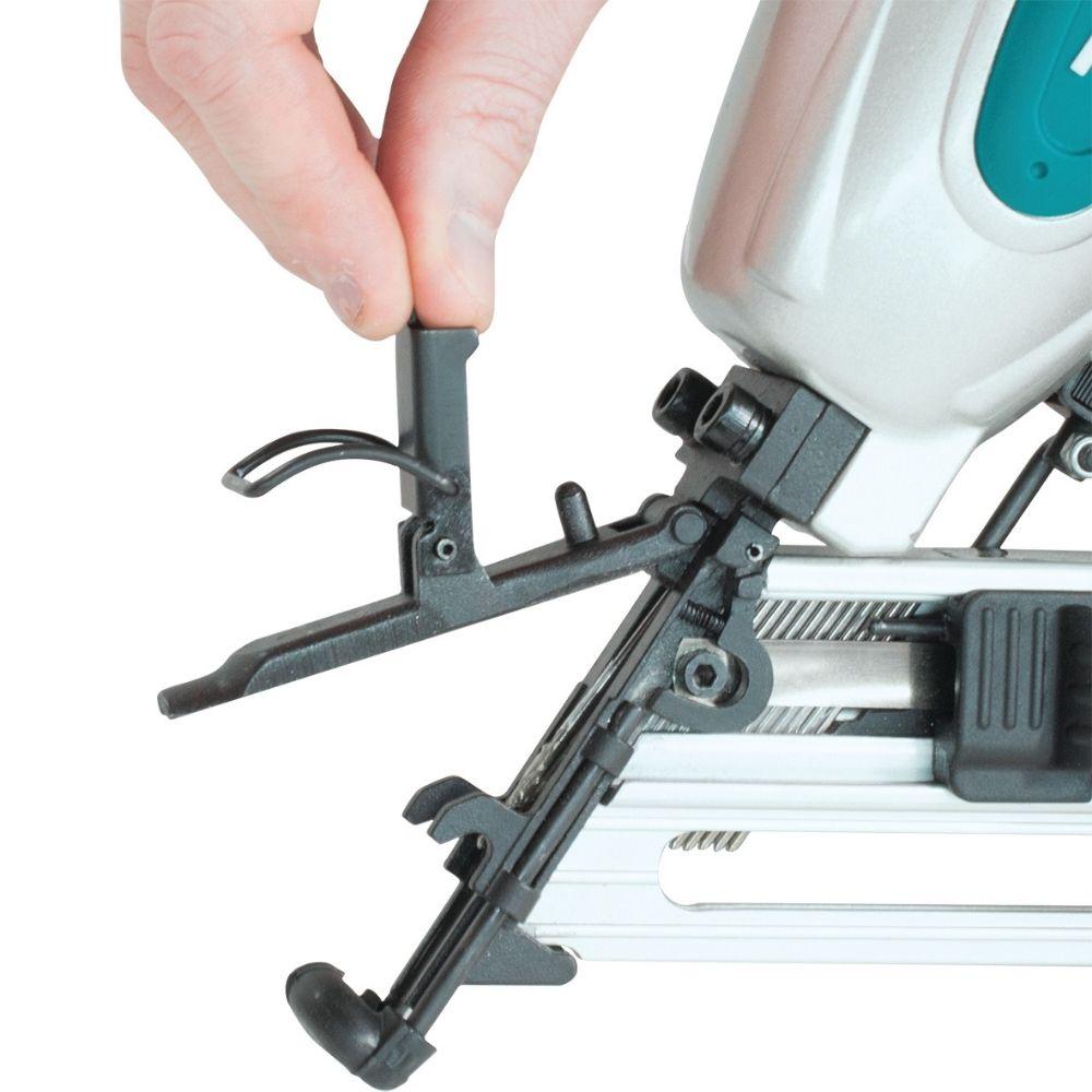 Makita AF635 Pneumatic 15Ga Brad Nailer - Tool Market